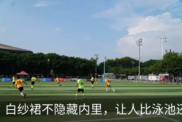 白纱裙不隐藏内里，让人比泳池还清凉